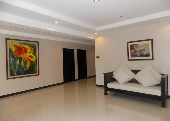Main Hotel & Suites